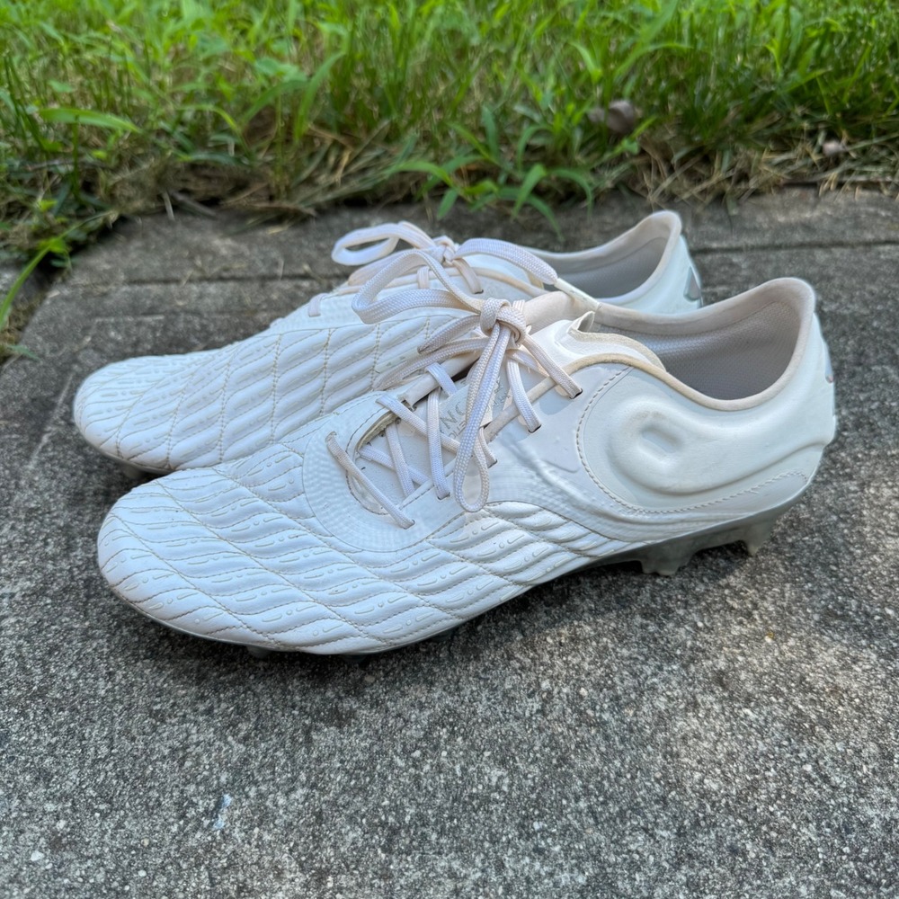 Under Armour Magnetico Elite 3 Soccer Cleats Mens 10 White Silver 3026740-101 FG